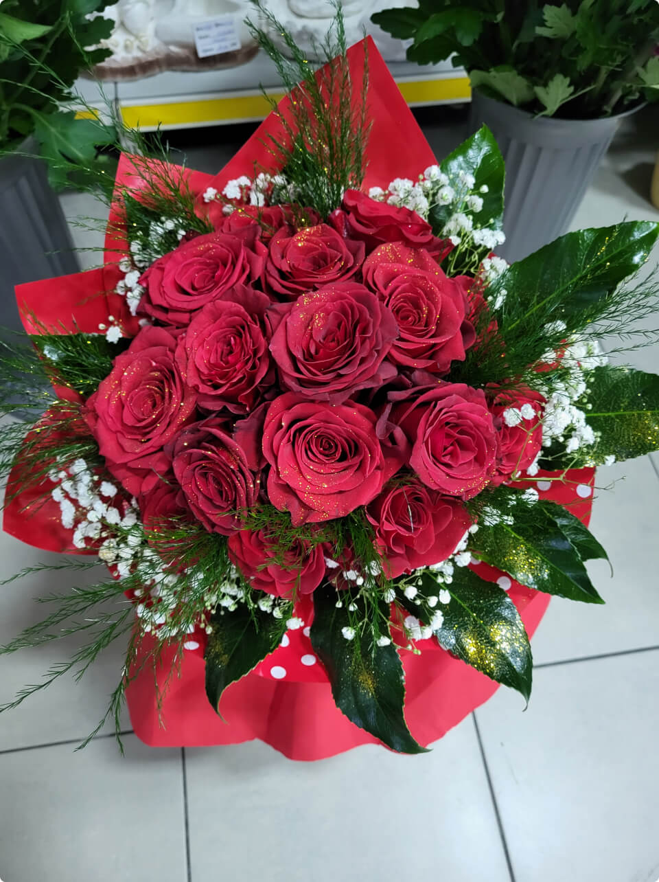 bouquet-red-roses-flower-shop